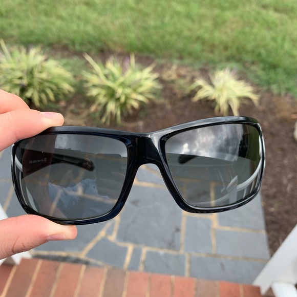 PRADA sunglasses w/Prada case 😎👨🏻👩🏻 - Picture 7 of 7